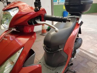 Honda Vision 110 Roja Scooter