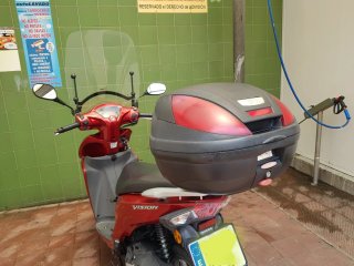 Honda Vision 110 Roja Scooter