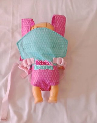 MUÑECO NO INCLUIDO  Portabebés Bebés Llorones Ros