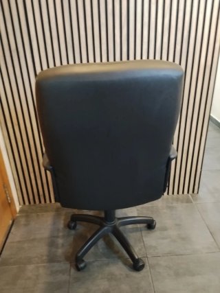 Silla de oficina negra