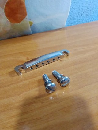 Puente y tornillos guitarra eléctrica