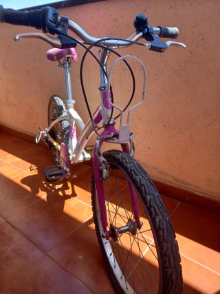 Bicicleta infantil Btwin rosa y blanca