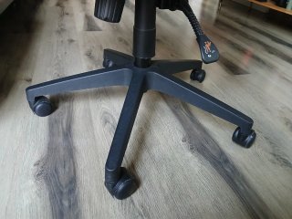 Silla de oficina ergonómica negra