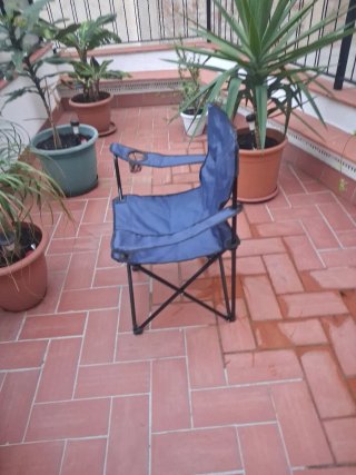 Silla plegable negra y azul
