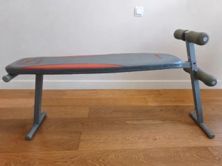 Banco de abdominales y pesas Domyos