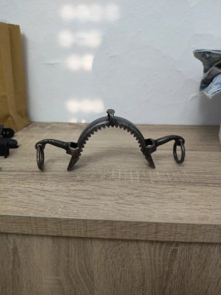Espuelas vaqueras varios tipos y serretas