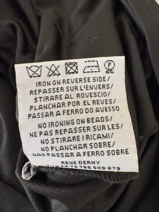 Vestido negro pedrería sin mangas
