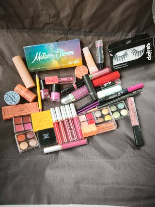 Lote de maquillaje NUEVO + neceser Mary Kay E.Ñ