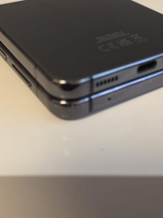 Samsung Galaxy Z Flip4 256GB Graphite