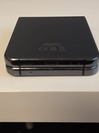 Samsung Galaxy Z Flip4 256GB Graphite