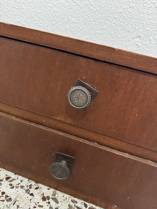 Mesita de noche de madera