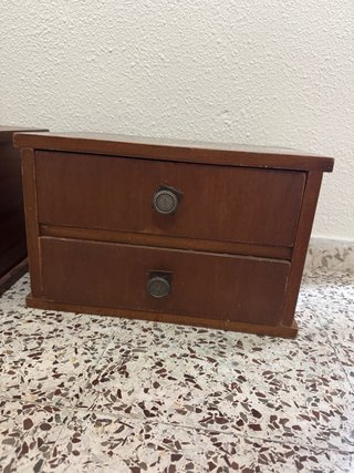 Mesita de noche de madera