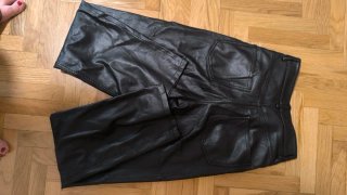 Pantalón efecto piel Zara negro T.34