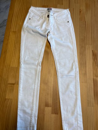 Pantalones blancos vaqueros