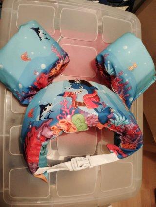 Chaleco flotador tiburón pirata infantil