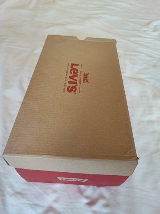 Caja zapatos Levis