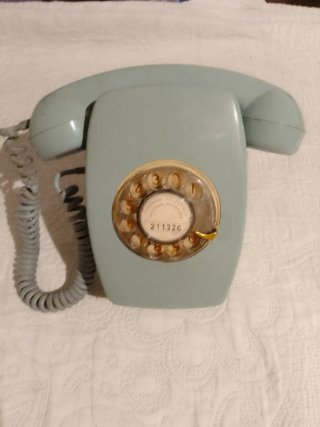 Antiguo teléfono años 60-70 de pared