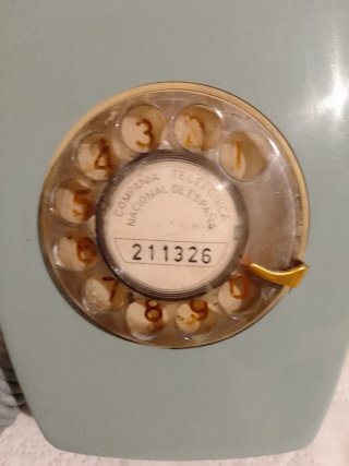 Antiguo teléfono años 60-70 de pared