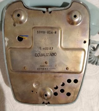 Antiguo teléfono años 60-70 de pared