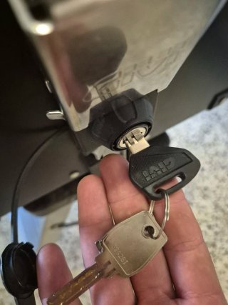 Baúl Givi Trekker Outback 42L Aluminio