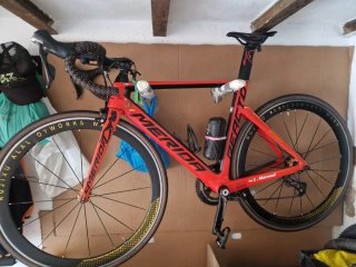 Bicicleta de carretera roja