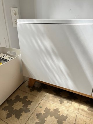 Mueble de madera blanco