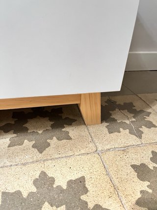 Mueble de madera blanco