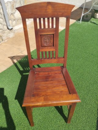 Silla antigua madera,con rosa tallada
