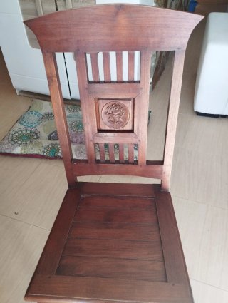 Silla antigua madera,con rosa tallada