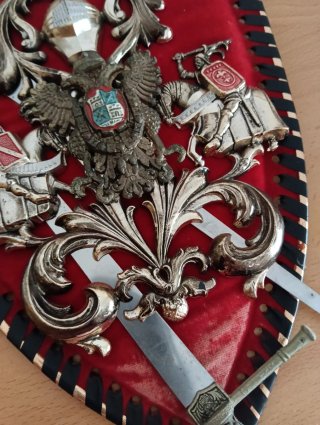 Decoración Escudo con Espadas