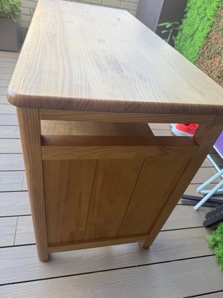 Escritorio de madera con cajón gris
