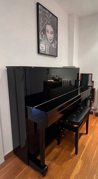 Piano Yamaha Negro Vertical