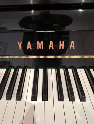 Piano Yamaha Negro Vertical
