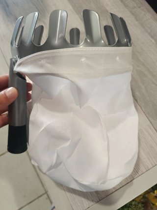 Recolector de fruta con bolsa