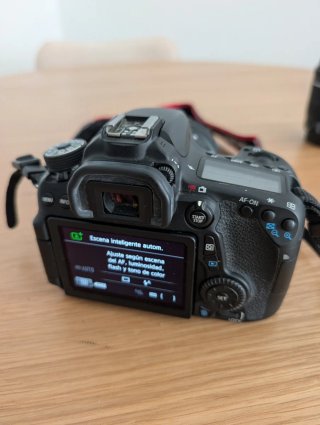 Canon 70D + Lente EF-S 18-55mm + 10-18mm