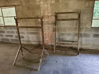 Andamios y materiales de obra