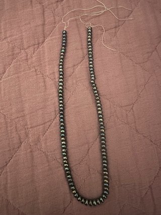 Collar de perlas naturales negras