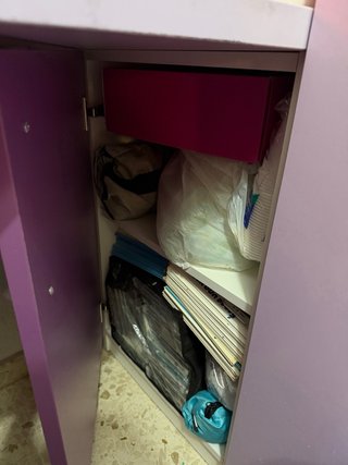 Mesa escritorio y estanterías dormitorio
