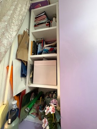 Mesa escritorio y estanterías dormitorio