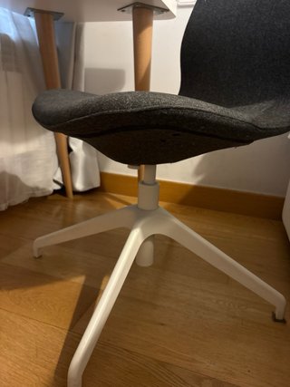 Silla de oficina gris