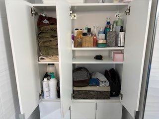 Armario de baño blanco