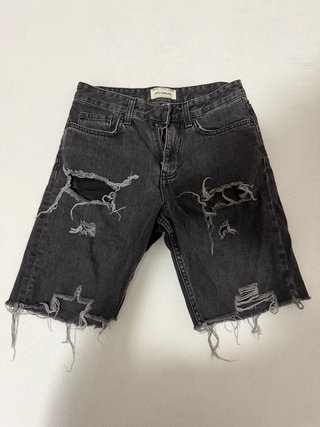 Vaqueros cortos Pull&Bear negros rotos