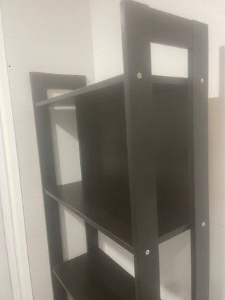 Estantería de madera nogal