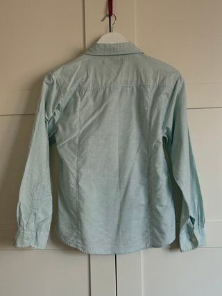 Camisa detalles bordados. Talla M