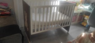 Cuna de bebé blanca