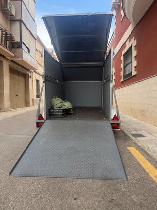 Remolque doble eje cerrado FEBA motos