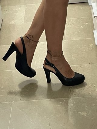 Zapatos negros de piel de tacón Unisa