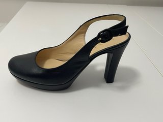 Zapatos negros de piel de tacón Unisa