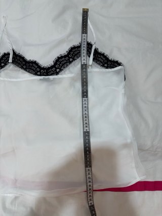 Top lencero blanco con encaje negro