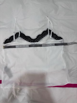 Top lencero blanco con encaje negro